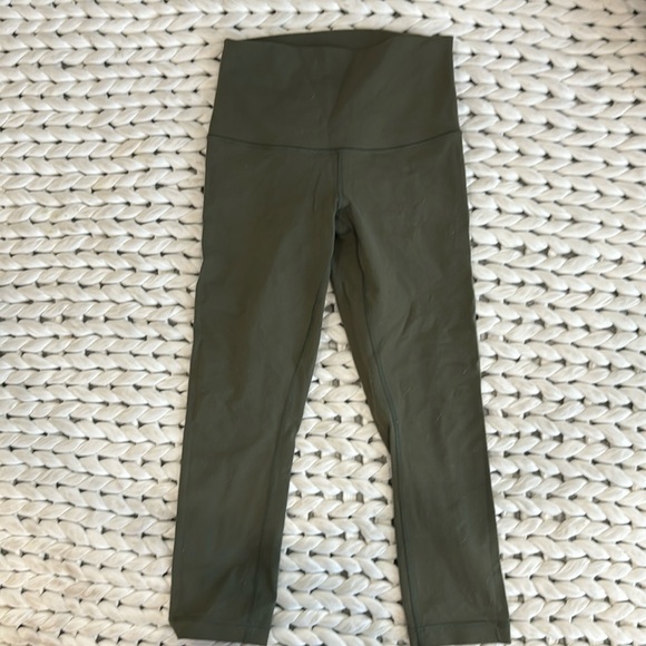 Lululemon wunder under capris. Size 4 - Picture 1 of 4